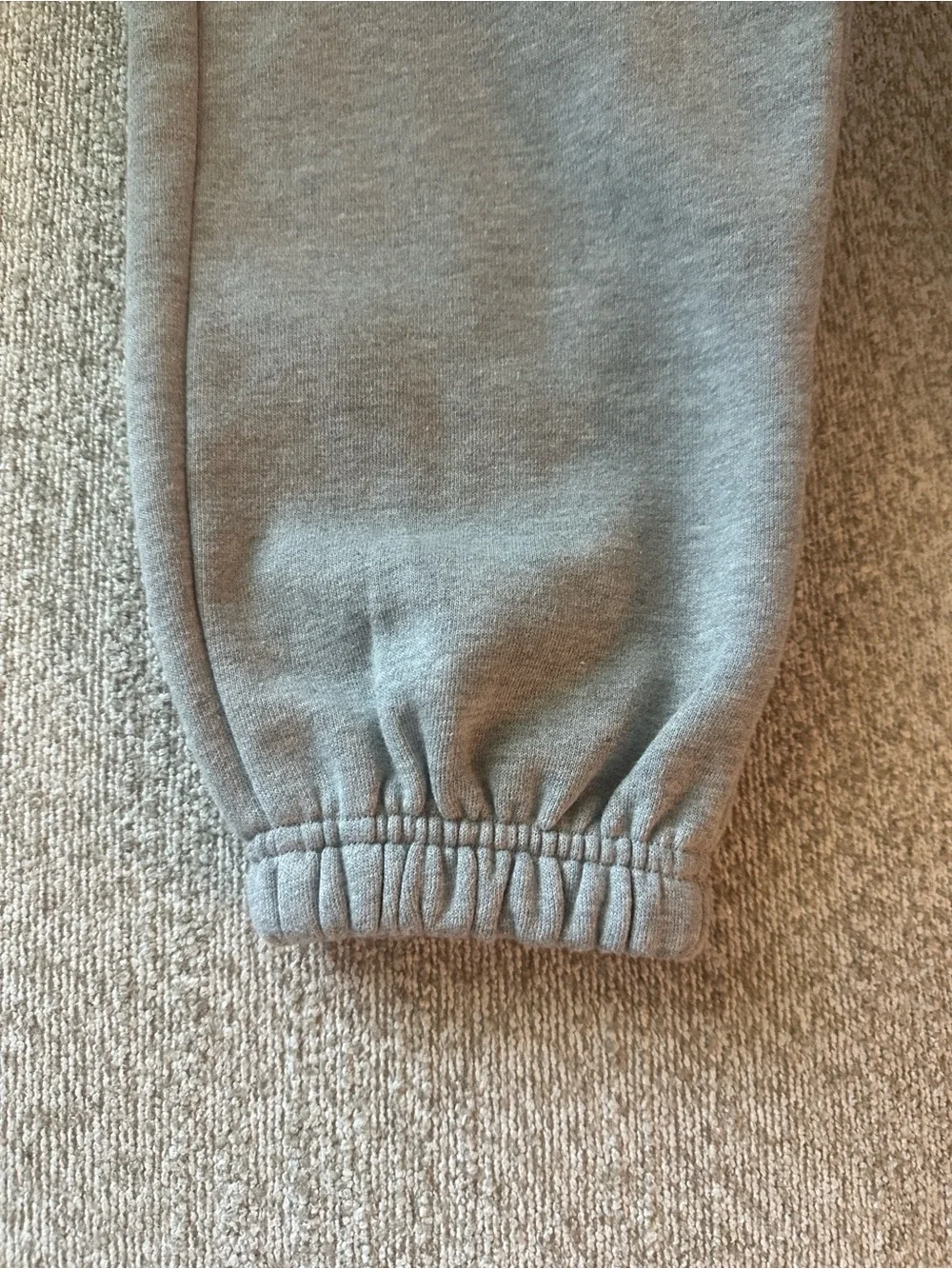 Alo Yoga Gray Sweatpants – XS – New Without Tags